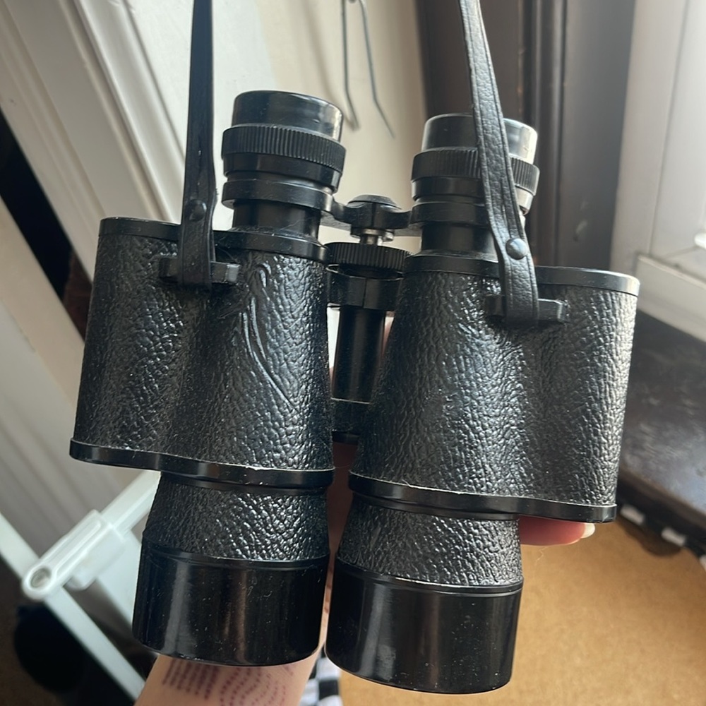 Vintage Black Binoculars with Textured Grip and Central Focus Wheel - Picture 3 of 6